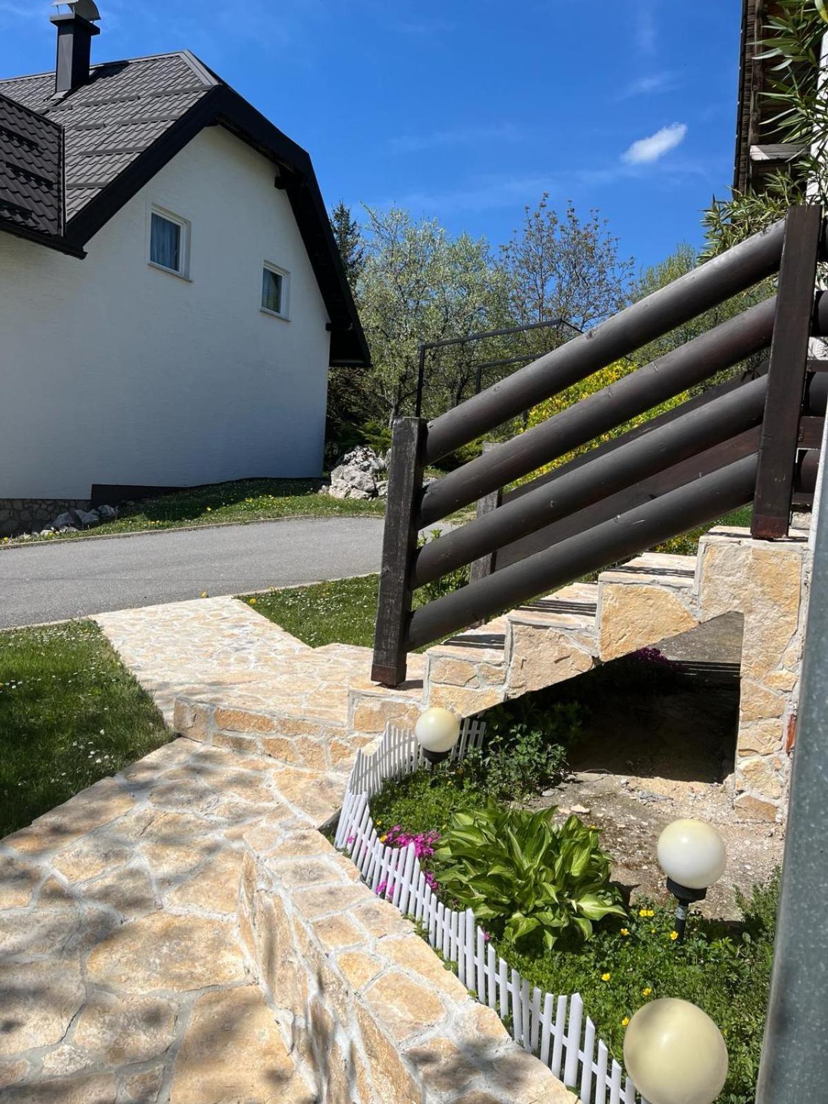 Guest House Stefanija Poljanak Eksteriør bilde